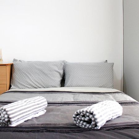 Large Studio Garden Flat On Golders Green Road Лондон Екстериор снимка